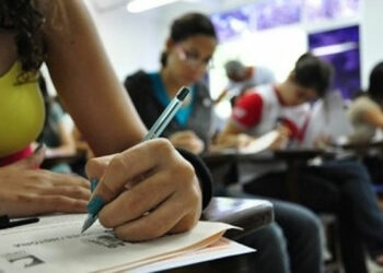 Regras do Enem 2025: documentos, caneta, itens vetados e horários do segundo dia.
