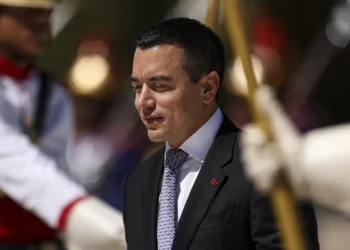 Eleitores recusam medidas de segurança e reformas políticas propostas por Daniel Noboa, mantendo proibição a bases estrangeiras.