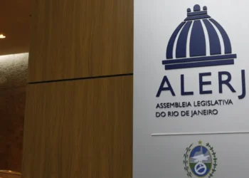 Bacellar defende paridade entre forças e celeridade; texto dos militares seguiu para sanção e regulamenta auxílio-invalidez.