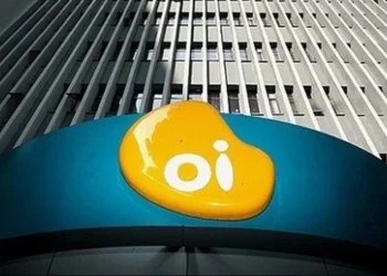 Empresa entra em falência após descumprir plano de recuperação e não conseguir pagar dívidas.