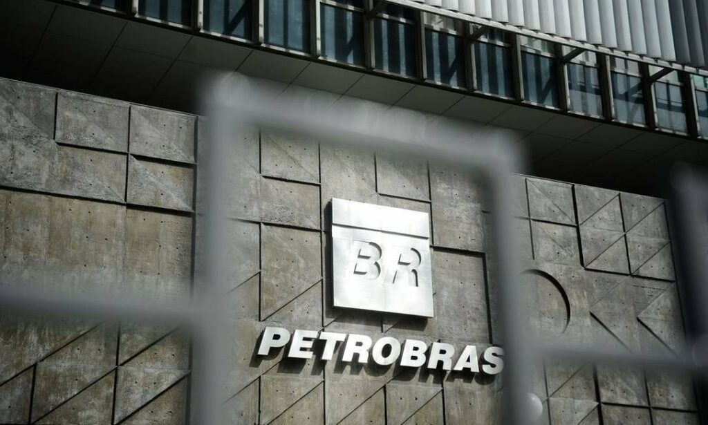 Petrobras amplia produção, redireciona vendas para a Ásia e supera metas anuais pela primeira vez em anos.