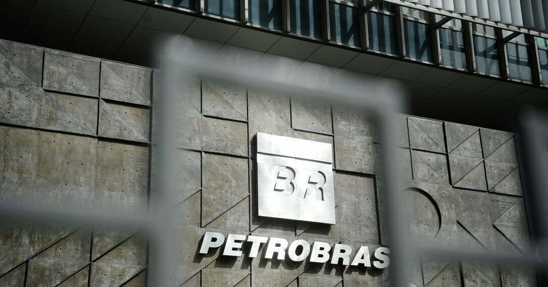 Petrobras amplia produção, redireciona vendas para a Ásia e supera metas anuais pela primeira vez em anos.