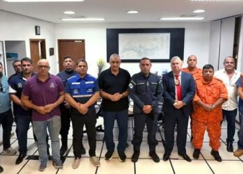 Prefeitura reúne forças de segurança e anuncia reforço no policiamento.
