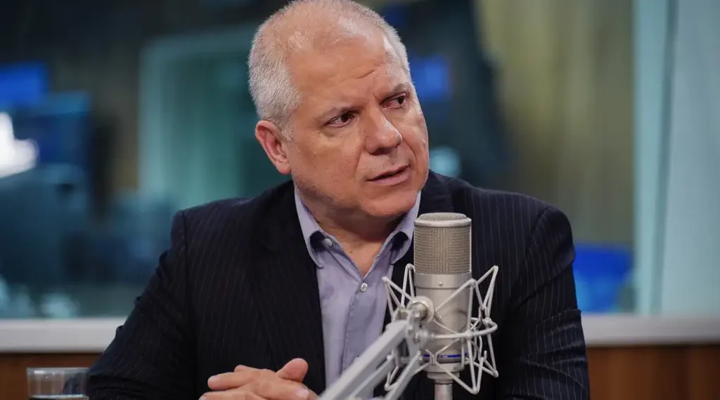Em nova fase da Operação Sem Desconto, a PF prendeu o ex-presidente do INSS, Alessandro Stefanutto, investigado por fraudes em descontos indevidos a aposentados.