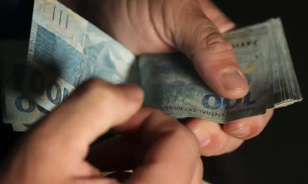 Benefício do PIS/Pasep 2026 começa a ser pago com nova regra de renda e prazo até dezembro.