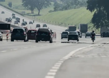 Detran-RJ pode aceitar Pix em pagamentos; proposta busca modernizar e agilizar serviços.