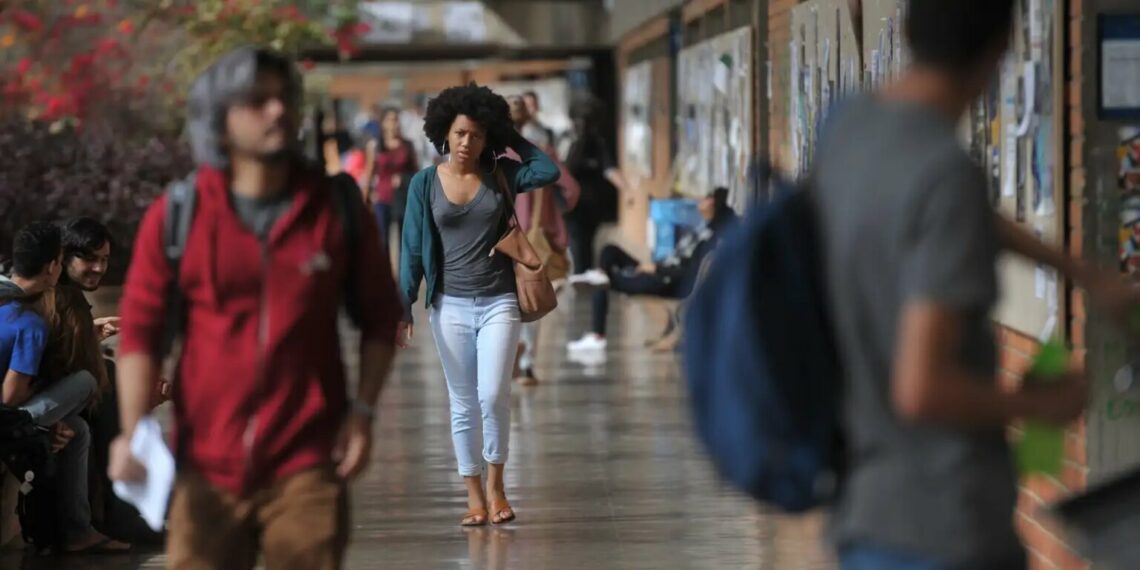 Orçamento de 2026 corta quase R$ 500 milhões das universidades federais, segundo a Andifes.