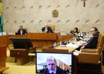 Decisão do STF sobre direito ao silêncio pode alterar abordagens policiais e impactar processos criminais.