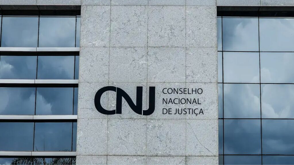 Venda de sentenças e assédio poderão levar à perda do cargo após condenação judicial.