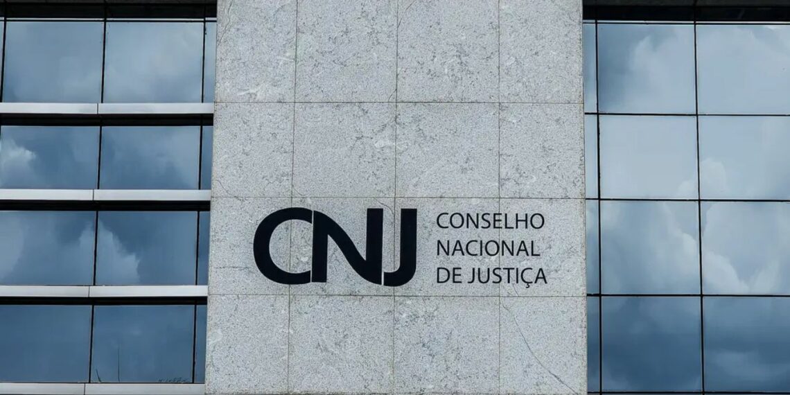 Venda de sentenças e assédio poderão levar à perda do cargo após condenação judicial.