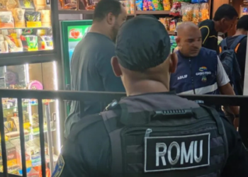 Homem é preso com revólver durante operação de segurança em Cabo Frio