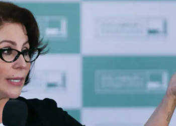 Carla Zambelli renuncia ao mandato na Câmara após decisão do STF