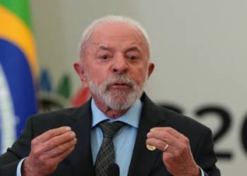 Durante coletiva em Nova Délhi, Lula interrompeu jornalista após pergunta sobre “receber criminosos”. Presidente afirmou que defende cooperação internacional para prender e julgar brasileiros envolvidos em crimes.