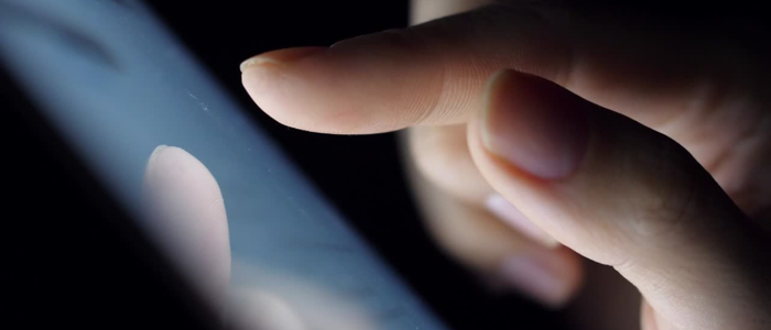 Austrália veta redes sociais para menores e impõe multas milionárias