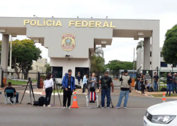 A defesa de Jair Bolsonaro solicitou ao STF autorização para realizar ultrassonografia dentro da Superintendência da Polícia Federal em Brasília, buscando atualizar exames médicos já apresentados.