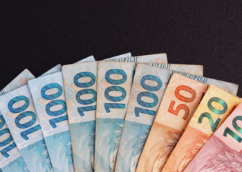 Salário mínimo será de R$ 1.621 em 2026