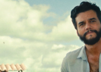 O filme brasileiro “O Agente Secreto” foi eleito o melhor de 2025 pela The Hollywood Reporter, recebendo elogios pela direção de Kleber Mendonça Filho e a atuação de Wagner Moura.