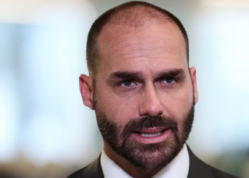 Eduardo reforça apoio a Flávio Bolsonaro.