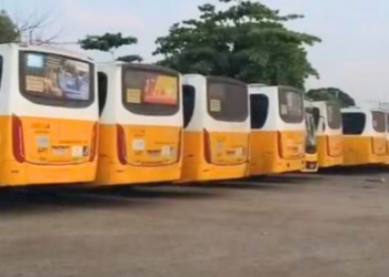 Prefeitura do Rio cria duas linhas temporárias após 60 ônibus pararem por falta de combustível. Serviço já foi normalizado.