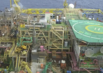 A Petrobras informa que a plataforma P-40, no campo de Marlim Sul, retomou suas operações após vazamento de gás. Nenhum trabalhador ou o meio ambiente foi afetado.