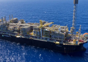 Petrobras adquire participação da União nos campos de Mero e Atapu por R$ 8,7 bilhões, ampliando fatias de pré-sal e reforçando plano estratégico de reservas 2026-2030.