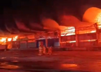 Incêndio de madrugada destrói lojas e interdita pavilhões da Ceasa