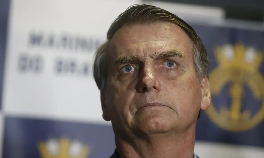 Câmara discute projeto que revisa cálculo de penas e permite redução drástica no tempo de prisão de figuras envolvidas no 8 de janeiro.