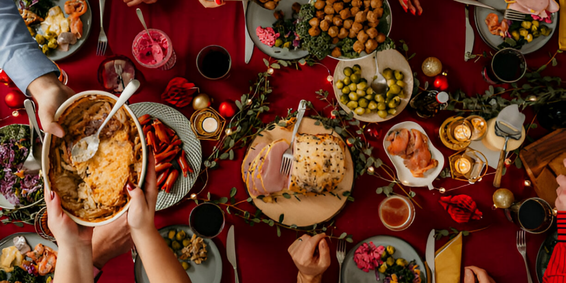 Guia da Anvisa ensina como cuidar da ceia e das sobras do Natal com segurança.