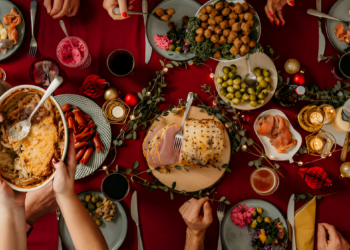 Guia da Anvisa ensina como cuidar da ceia e das sobras do Natal com segurança.