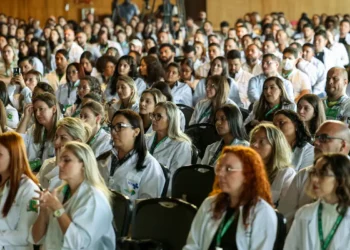 Projeto cria Exame Nacional de Proficiência em Medicina.