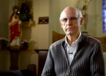 Padre Júlio Lancellotti informa fiéis sobre suspensão das redes sociais e das transmissões das missas dominicais.