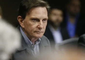 Ministério Público do Rio denuncia o ex-prefeito Marcelo Crivella por improbidade administrativa, envolvendo fraude em licitação e propina milionária.