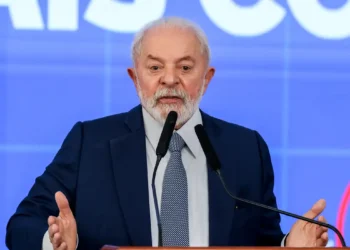 Lula critica polarização global, comenta sobretaxas impostas ao Brasil e participa de acordos econômicos na Índia e Coreia do Sul