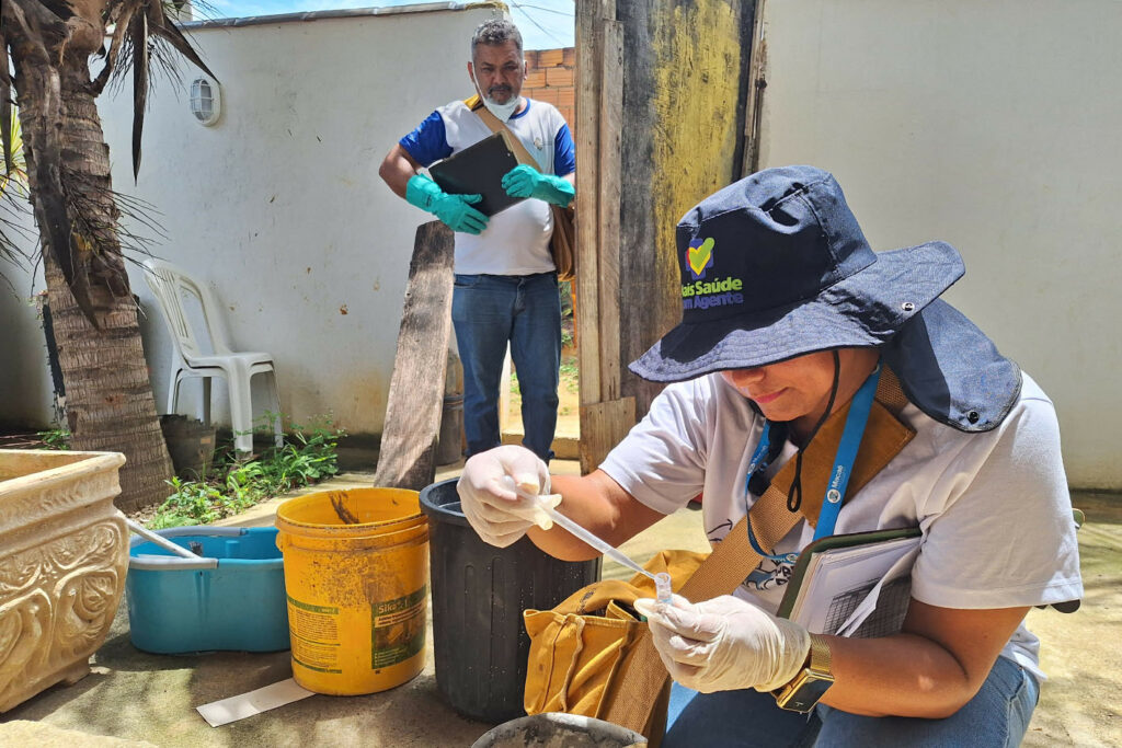 Ações da Vigilância Ambiental intensificam o combate aos mosquitos em Macaé com fumacê, controle vetorial e fiscalização em diversos bairros.