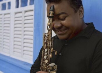 Encerramento da Vila do Papai Noel em Macaé terá dança, música natalina e show instrumental de Zé Rangel neste domingo (4).
