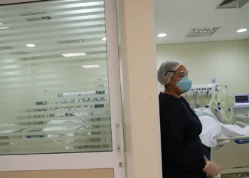 Conselho Federal de Enfermagem autoriza prescrição de amoxicilina, eritromicina e azitromicina por enfermeiros, após atualização regulatória da Anvisa.