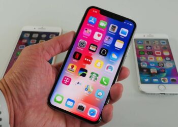 Apple prepara a maior reformulação da Siri, transformando a assistente em um chatbot de IA com conversas contínuas, texto e voz, alimentado pelo Gemini do Google.