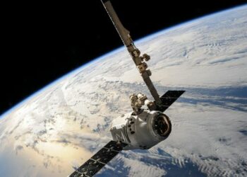 Em reunião da ONU, a China afirmou que a expansão da Starlink representa riscos à segurança espacial, citando quase colisões e crescimento de detritos em órbita.