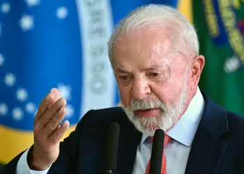 Presidente decide não sancionar projetos que elevam salários do Legislativo acima do teto.