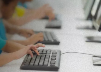 Escolas de Campos devem incluir educação digital em 2026