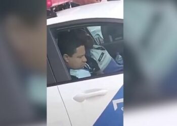 Agentes da Operação Segurança Presente foram flagrados dormindo dentro de viatura na Central do Brasil. Secretaria de Governo acionou a PM para apuração.