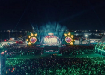 O Festival de Verão de Cabo Frio reuniu cerca de 100 mil pessoas em três noites, com shows de Gusttavo Lima, Ferrugem e Dennis DJ, promovendo cultura, turismo e benefícios econômicos à cidade.