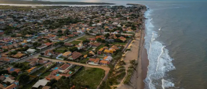 Explosão de rojão provoca incêndio em residência de Atafona