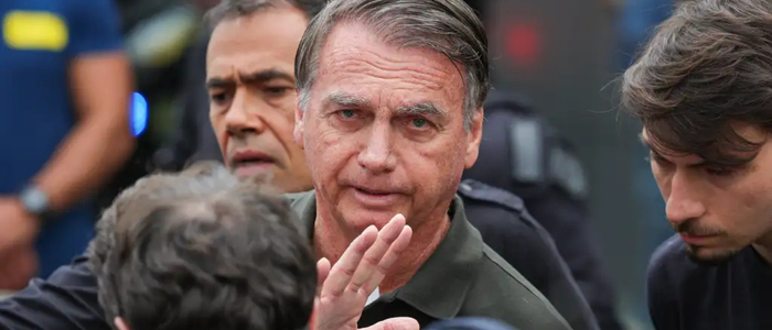 Pesquisa mostra que brasileiros atribuem prisão de Bolsonaro a ações do próprio ex-presidente
