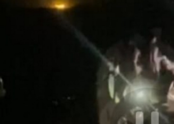 Um acidente entre duas embarcações em Angra dos Reis afundou uma lancha menor e mobilizou SAMUR e Corpo de Bombeiros. Quatro pessoas foram resgatadas e liberadas.