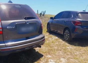 O Grupamento Operacional Ambiental Marítimo (Gopam) de Arraial do Cabo autuou veículos em áreas protegidas durante operação de fiscalização e orientou motoristas sobre regras ambientais.