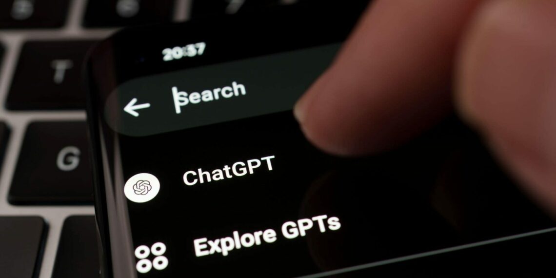 Com prejuízos crescentes, OpenAI anuncia testes de publicidade no ChatGPT para usuários gratuitos.