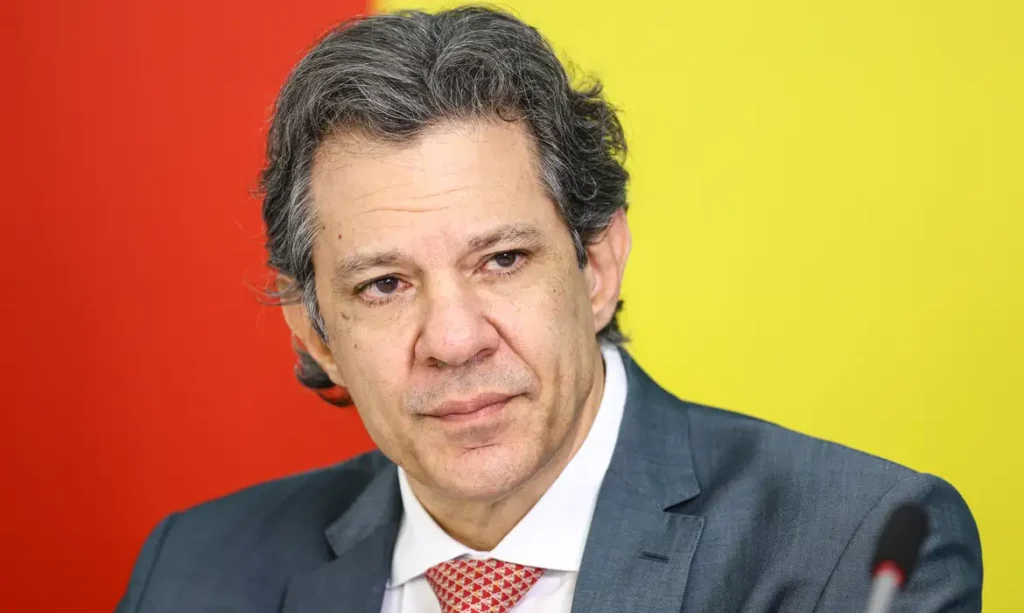 Em meio a investigações sobre fraudes financeiras, Fernando Haddad defende que o Banco Central assuma a fiscalização dos fundos de investimento, hoje sob responsabilidade da CVM, para reforçar o controle do sistema financeiro.