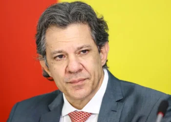 Em meio a investigações sobre fraudes financeiras, Fernando Haddad defende que o Banco Central assuma a fiscalização dos fundos de investimento, hoje sob responsabilidade da CVM, para reforçar o controle do sistema financeiro.