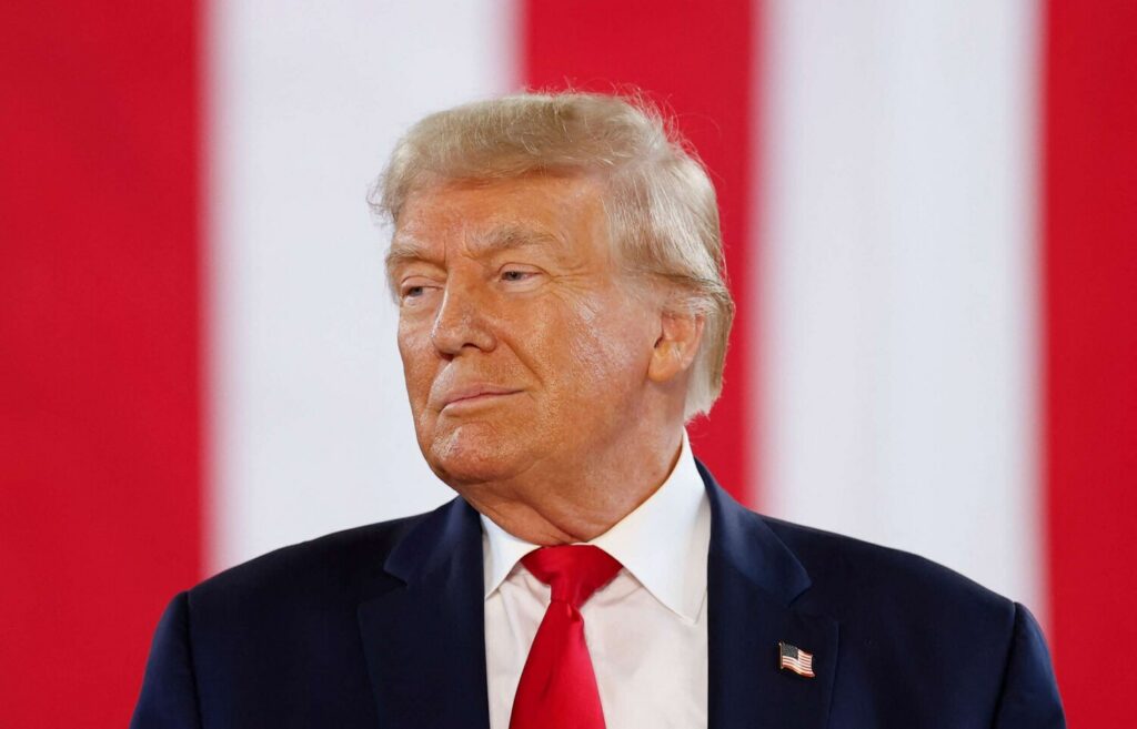 Trump promete segurança total a empresas petrolíferas para atrair bilhões em investimentos na Venezuela após a queda de Maduro e retomar a produção de petróleo.